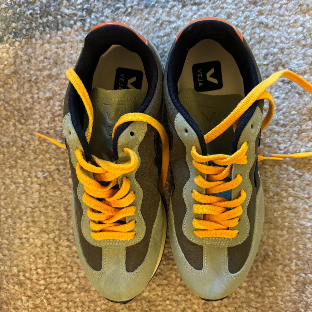 NEW VEJA Rio Branco Sneaker in Khaki Black - Picture 2 of 6